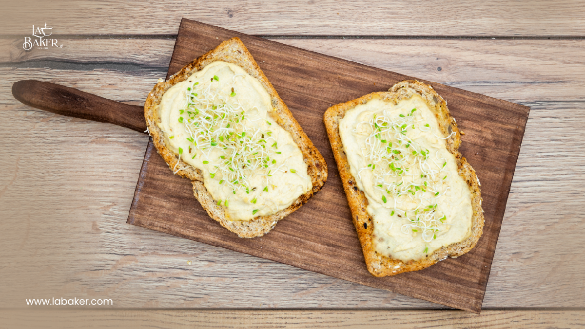 Turn Your Regular Bread into Garlic Cheese Bread, Following This Recipe!